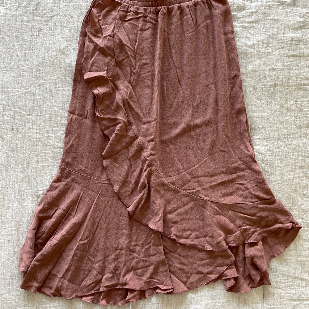 Mauve high waisted skirt with ruffle detailing